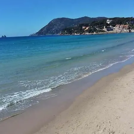Meuble St.elme - Sur La Plage Des Sablettes Apartment *